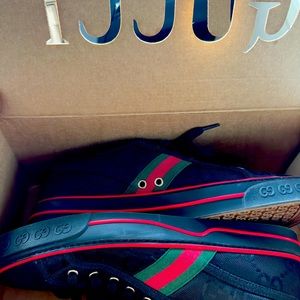 Gucci low top sneakers size 10
